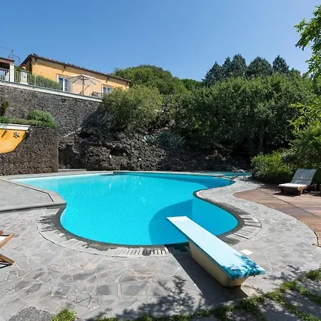 Villa Sleeps 6 With Pool *