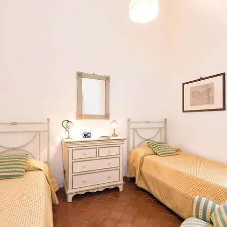 Villa Sleeps 6 With Pool *